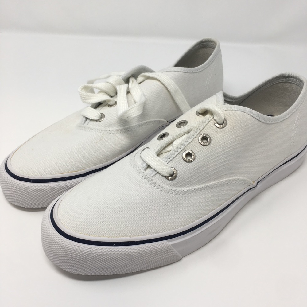 Bass Low Top 8.5 White Shoes